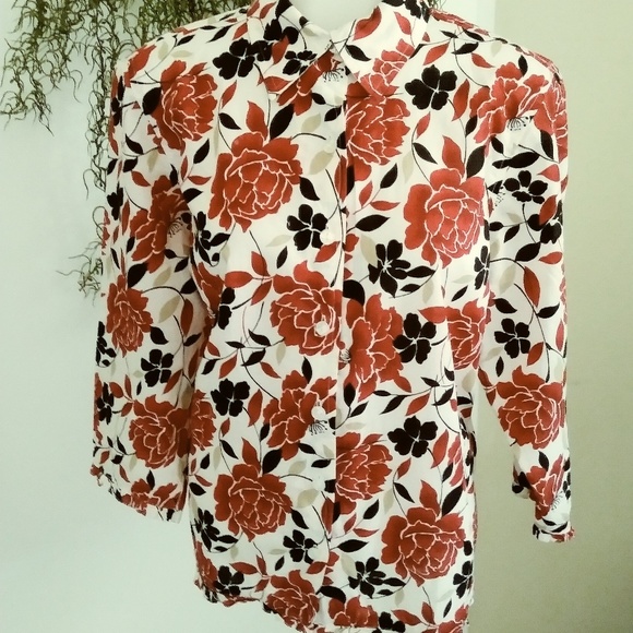 ERIKA Button Down Blouse - Picture 2 of 9